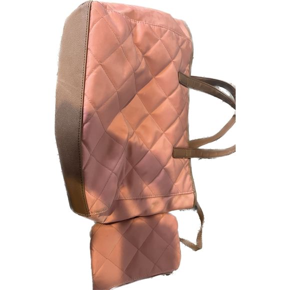 Tommy Hilfiger quilted purse and wallet set. - Picture 3 of 5